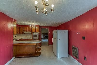 4th image of 807 Church St