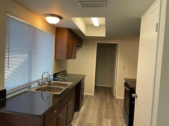 2nd image of 2921 Village Crest Cir