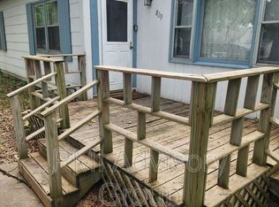 829 SW Cambridge Ave, Topeka, KS 66606