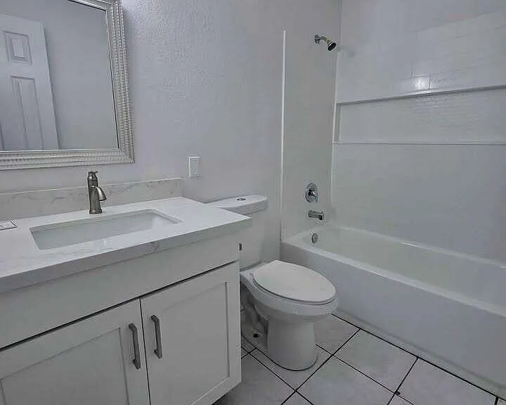 4012 W Carver Rd — Photo 5
