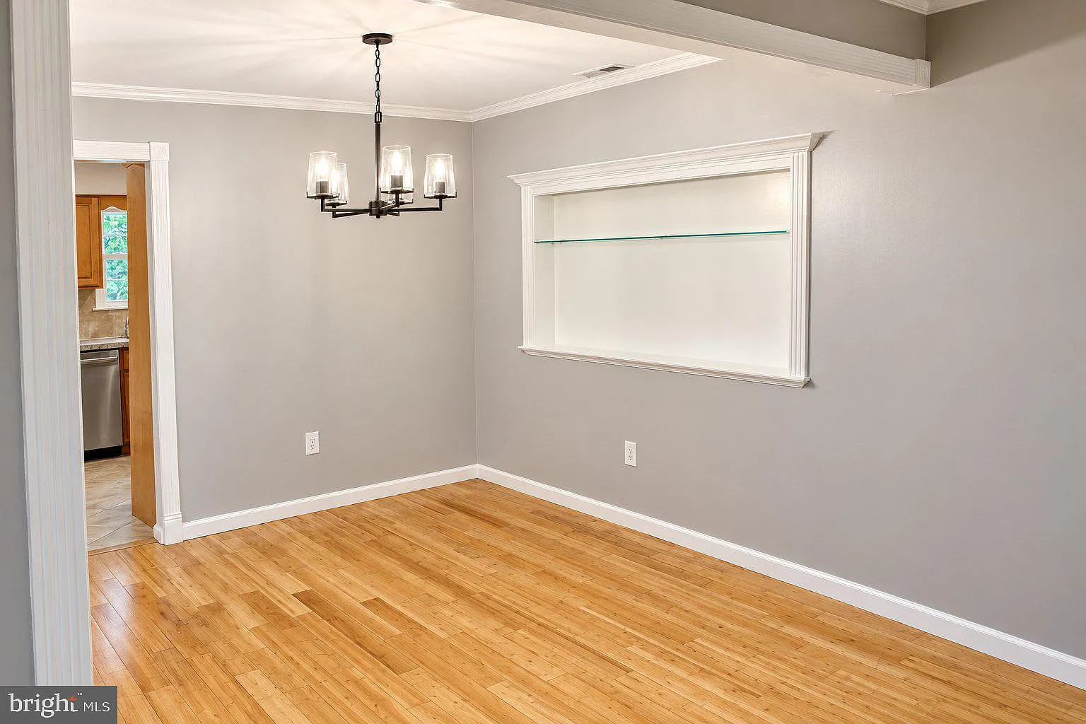 3 bed, 2.5 bath, 2206 sqft, $3,300 — Photo 2