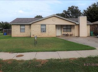916 N Henrietta St, Henrietta, TX 76365