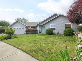 609 SE Liberty Dr, Grants Pass, OR 97527