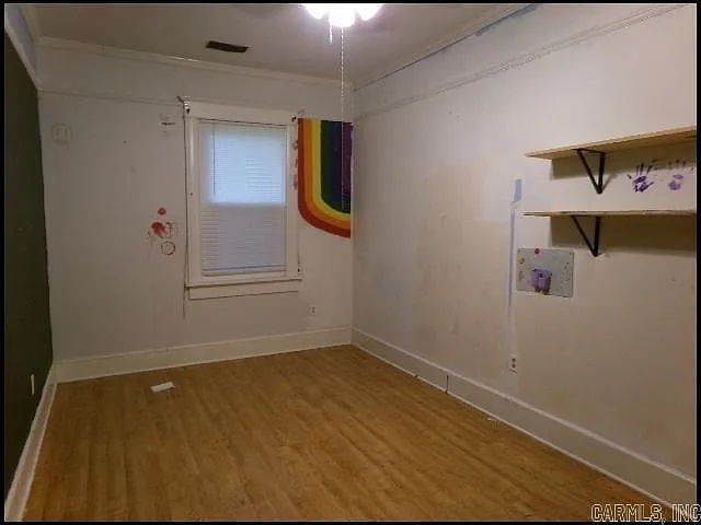 303 E Nichols St — Photo 16