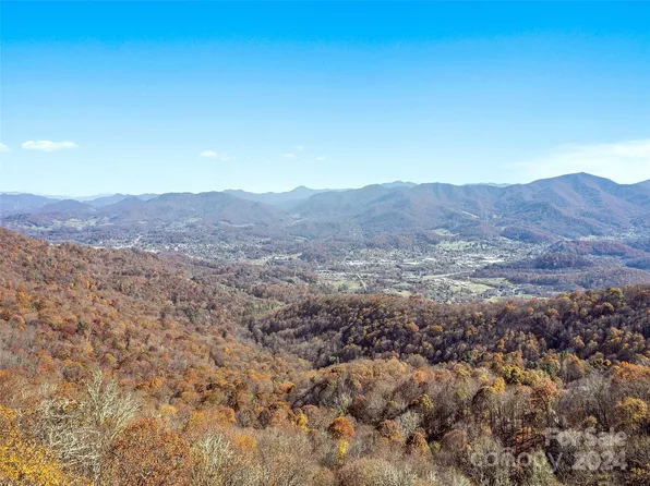 Hummingbird Ln, Waynesville, NC 28786