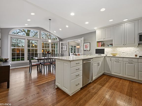 5th image of 1022 Kenilworth Ln
