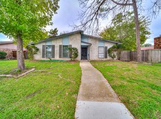 713 Woodlawn Dr, Grand Prairie, TX 75052