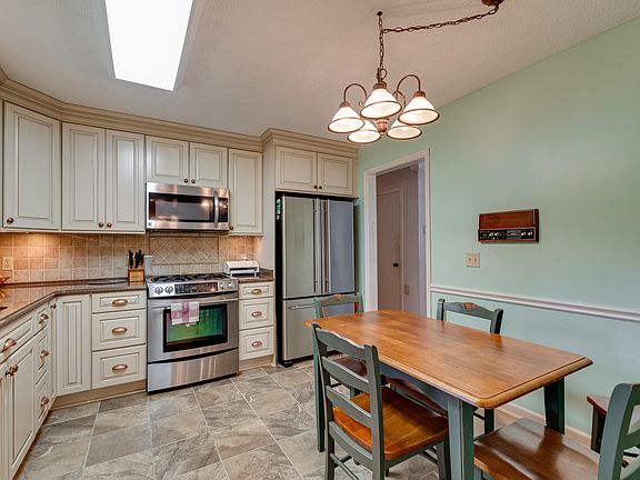 3rd image of 5225 Lawana Ln