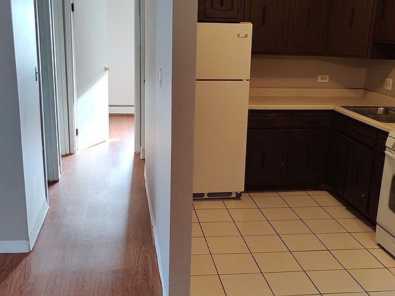 3rd image of 935 Westmoreland Dr #20