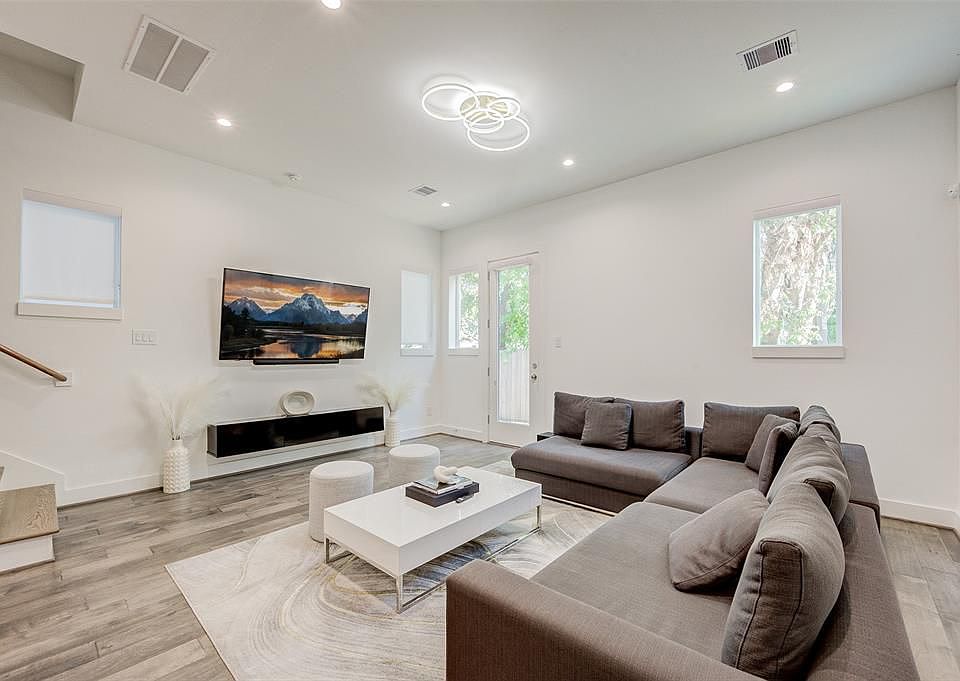 1st image of 5839 Dolores St