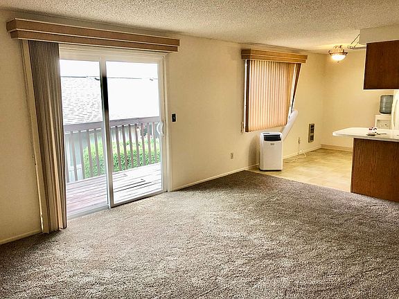 Living room w/balcony garden