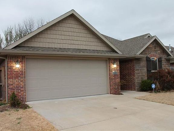 3rd image of 3027 N Raven Ln