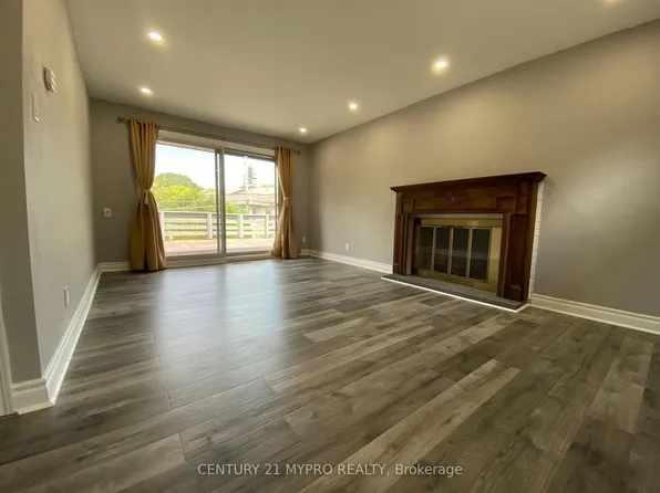 16 N Hills Ter, Toronto, ON M3C 1M6