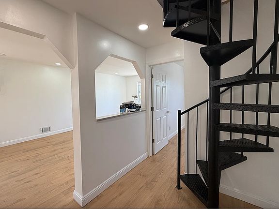 4th image of 74 Gary Ct #3