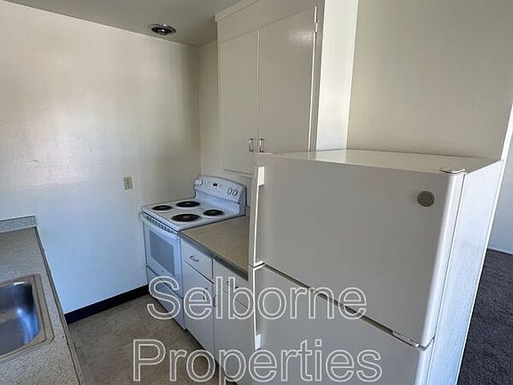 4th image of 2600 Ivy Dr APT 5