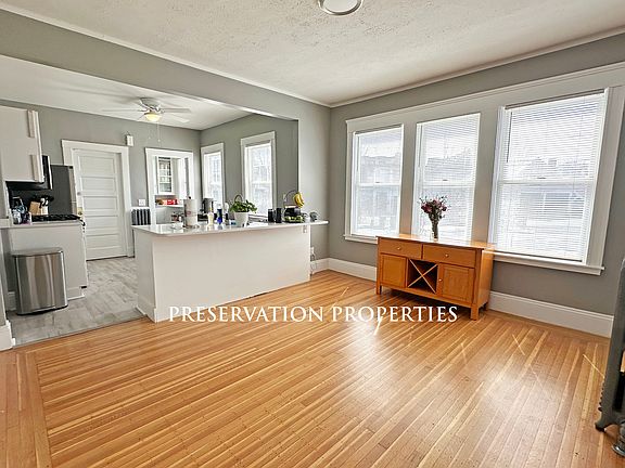 4th image of 60 Judkins St #1