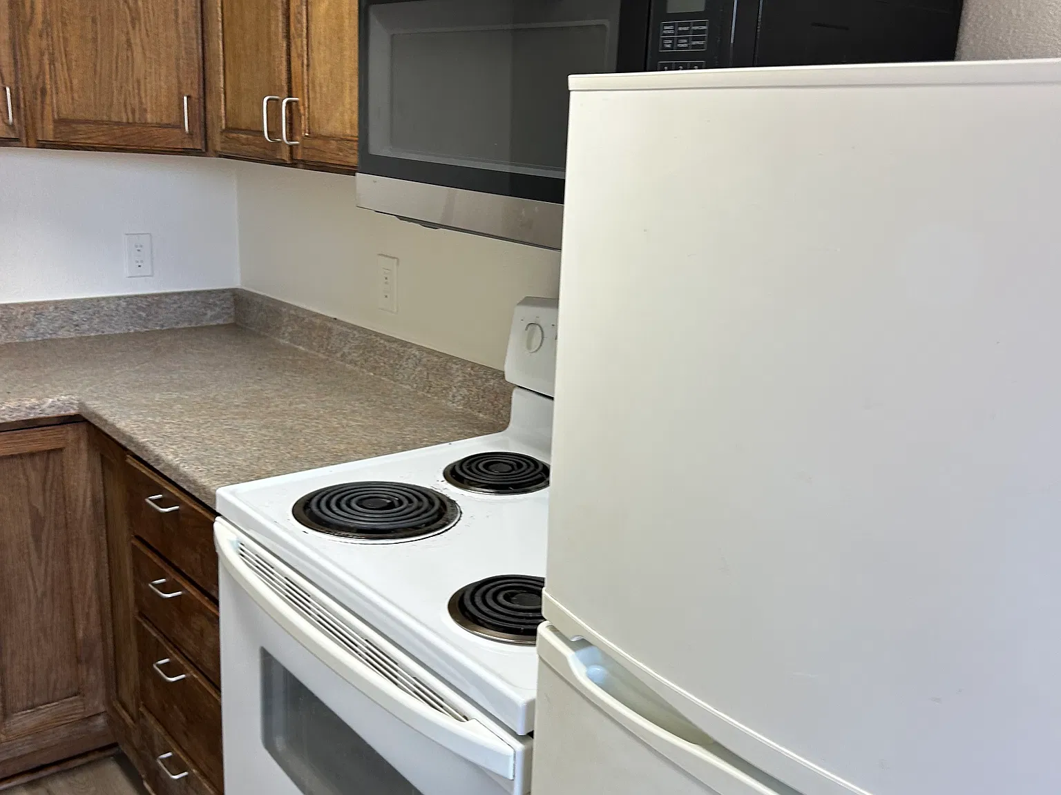 2102 W Hickory St — Photo 4