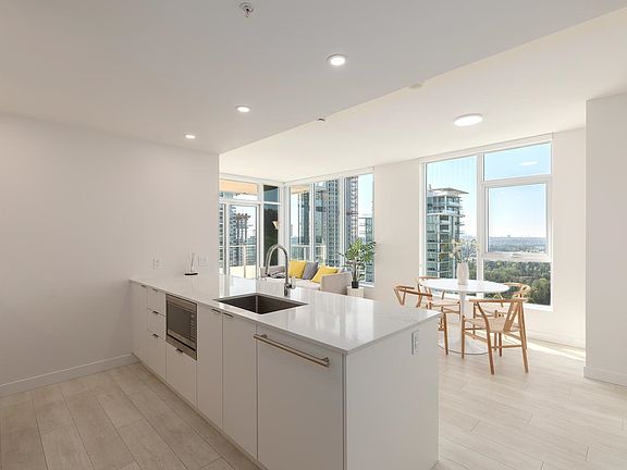 3rd image of 537 Cottonwood Ave #2404