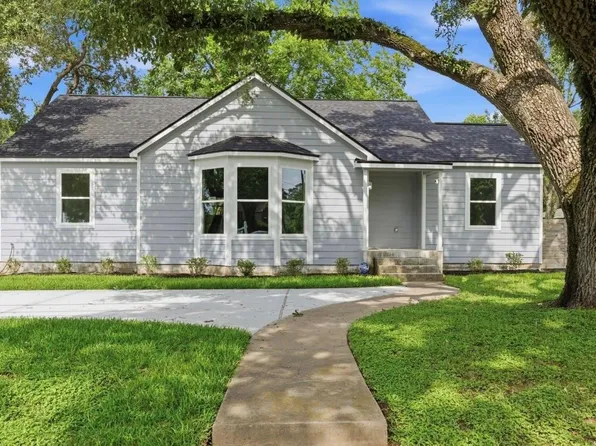 723 N Meyer St, Sealy, TX 77474