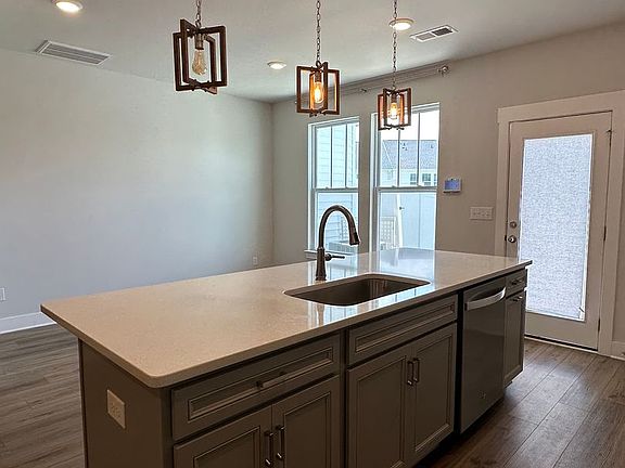 5th image of 419 Hazelcote Rd