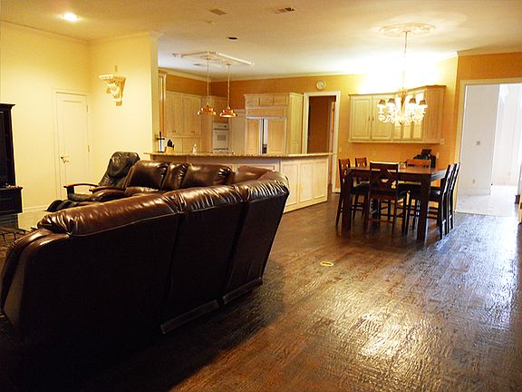 4th image of 6311 Dysart Cir