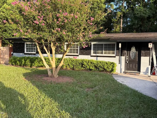 8036 Delaroche Dr, Jacksonville, FL 32210
