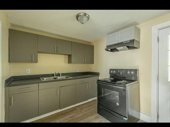 4th image of 3100 N Chamberlain Dr
