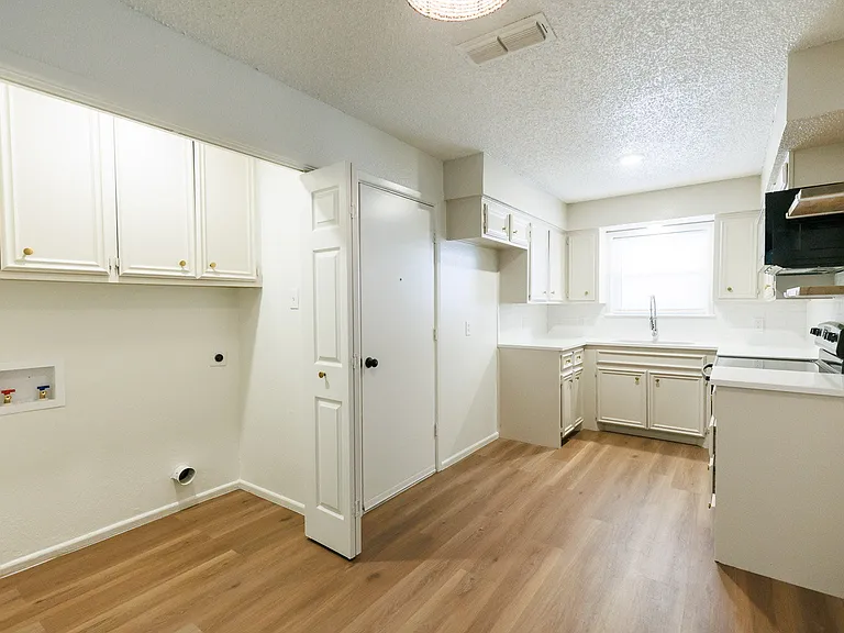 8214 Vernon Ave #B — Photo 11