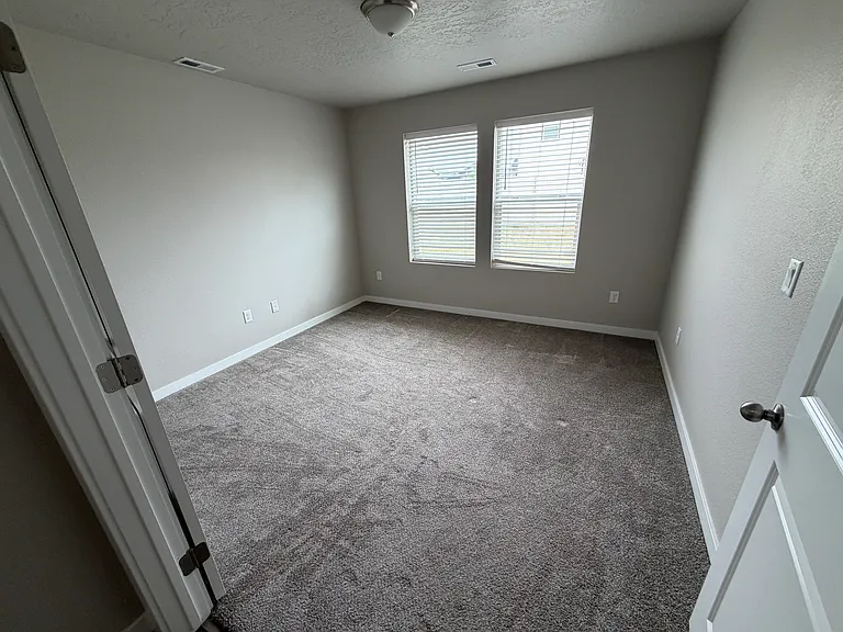 960 SW Raelynn St — Photo 15