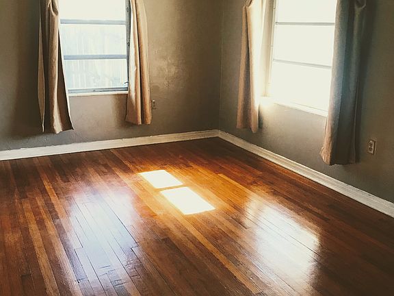 living room w/o furniture