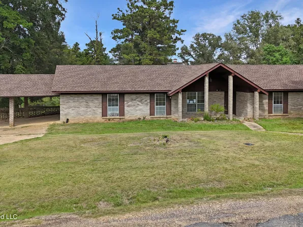2450 S Pine Lea Dr, Jackson, MS 39209