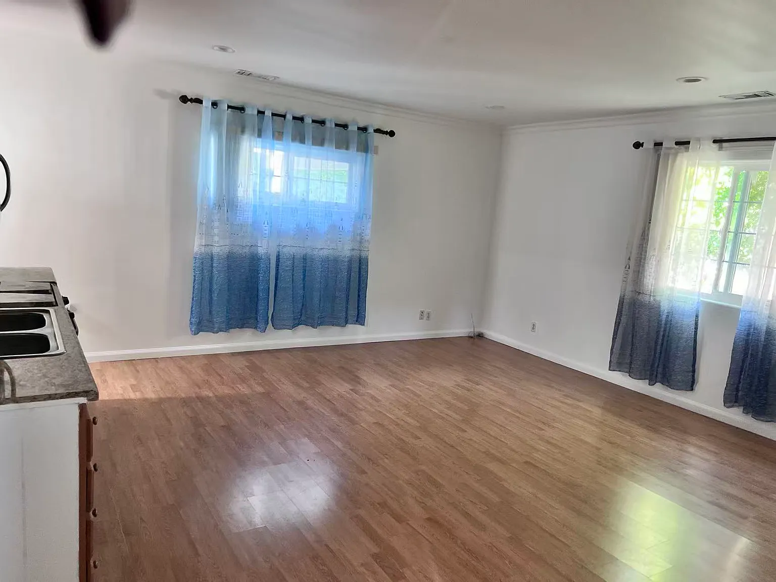 1 bed, 2600 sqft, $1,980 — Photo 4