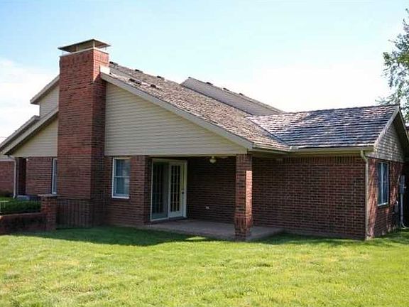 2nd image of 25 S Prairie Dunes Dr
