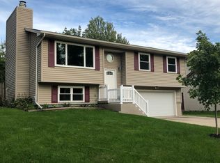 1469 Eastview Dr, Coralville, IA 52241