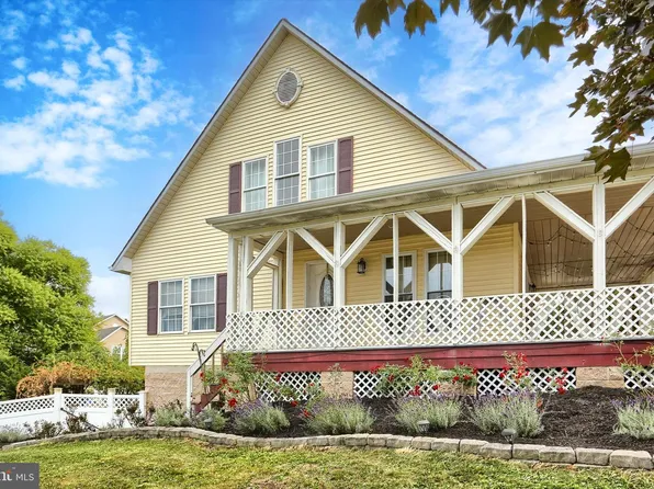 3 Hitching Post Cir, Thomasville, PA 17364