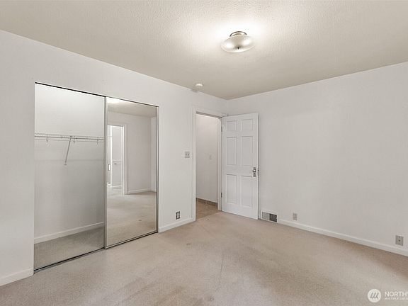 5th image of 3143 Hilmes Court SE
