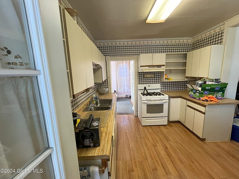5th image of 224 E Main Street