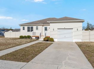 14 Centennial Dr, Rio Grande, NJ 08242