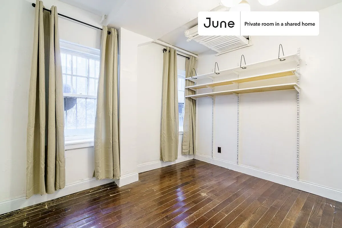 Full bedroom in 5 bed/1.5 bath home in Bedford-Stuyvesant #909 C — Photo 2
