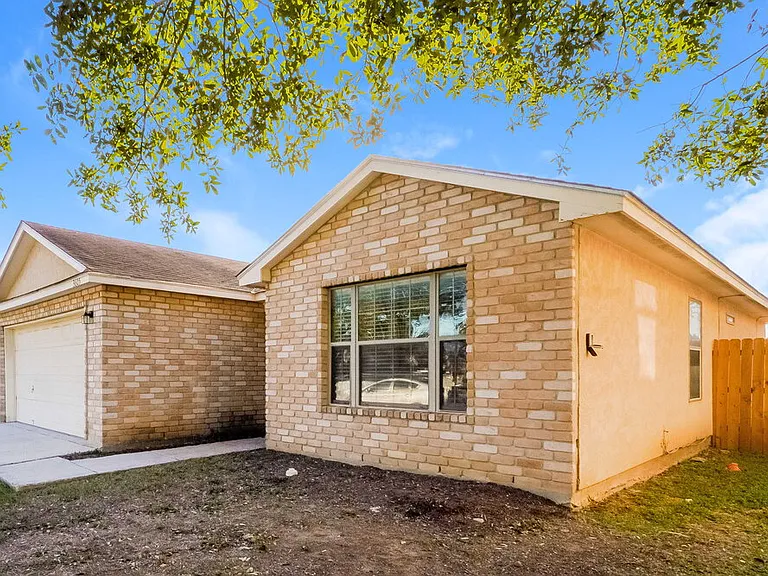 3605 Candlebrook Ln — Photo 3