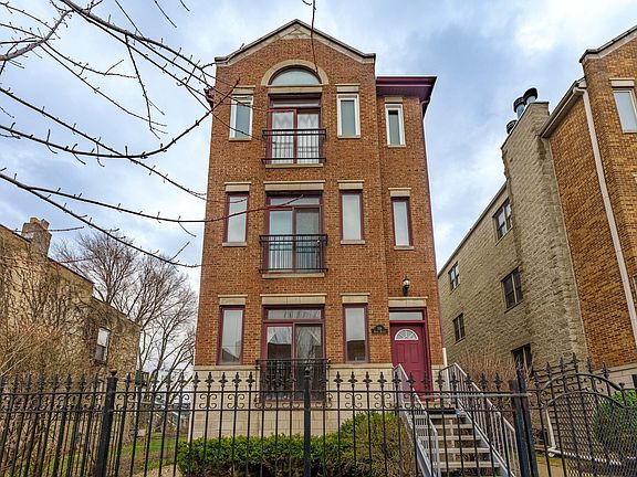 2nd image of 119 N Mozart St Unit 2