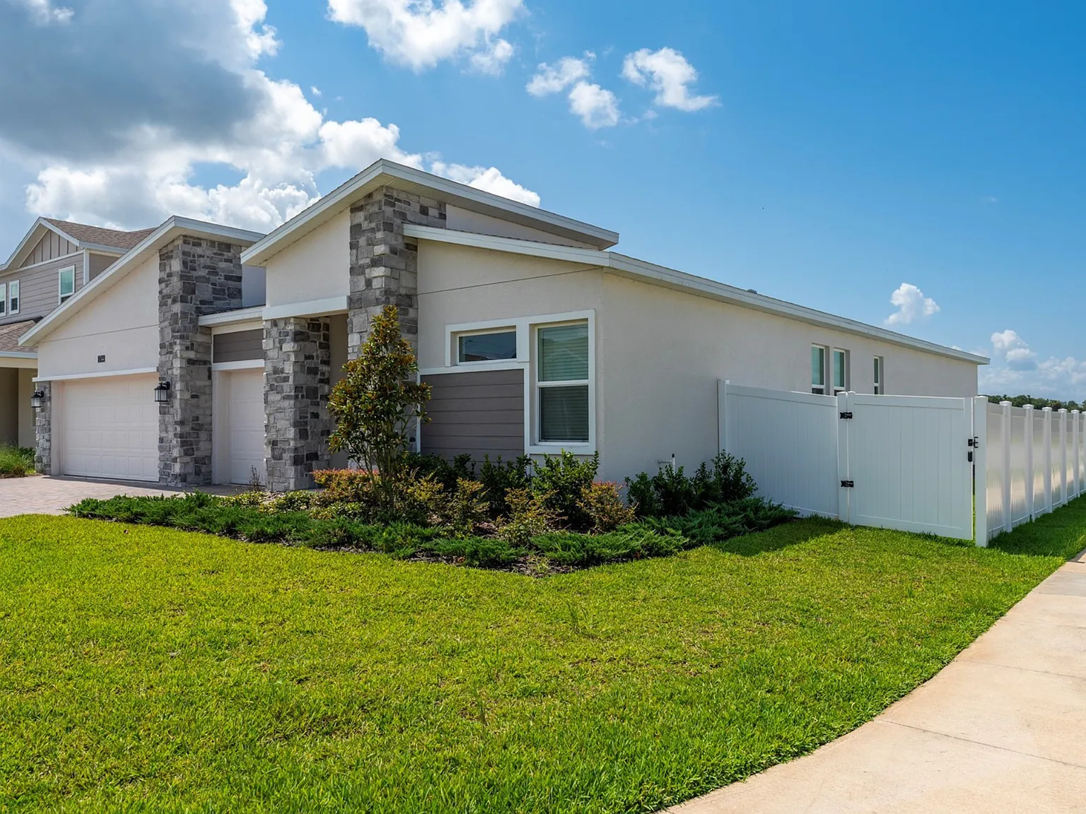 4 bed, 2532 sqft, $3,495 — Photo 2