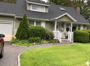 73 Pace Dr, North Babylon, NY 11703
