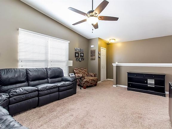 3rd image of 36796 Oakwood Ln