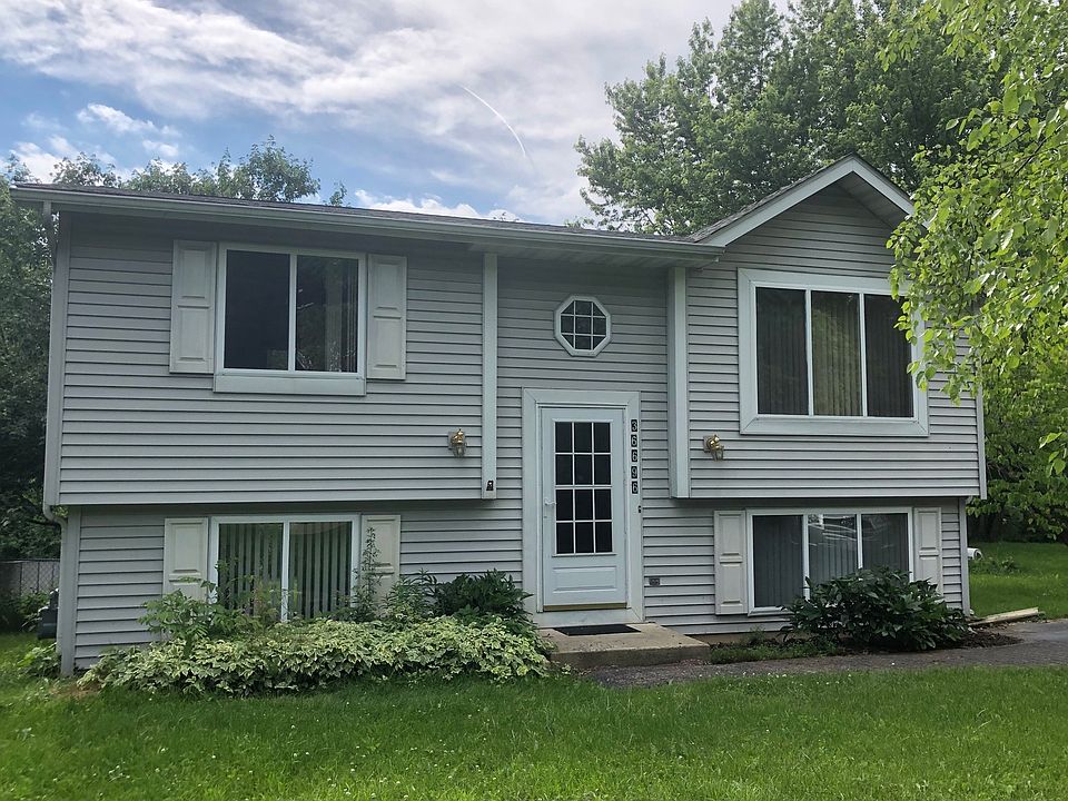1st image of 36696 N Oakwood Dr