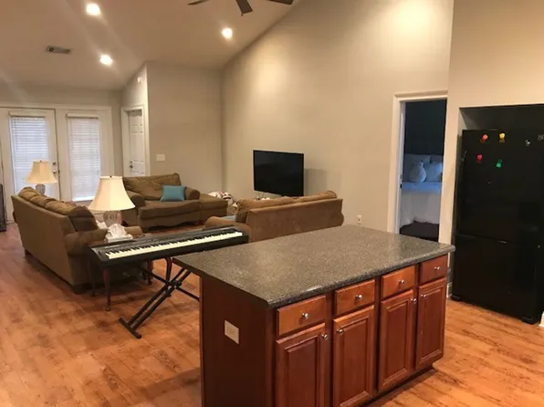 802 W Longleaf Dr Unit 42, Auburn, AL 36832