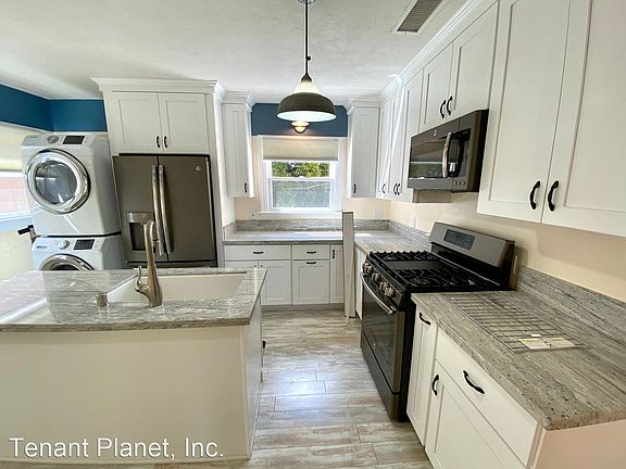 3rd image of 219-221 Kalmia St
