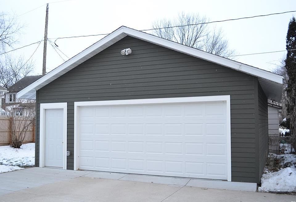 2nd image of 1524 46th St
