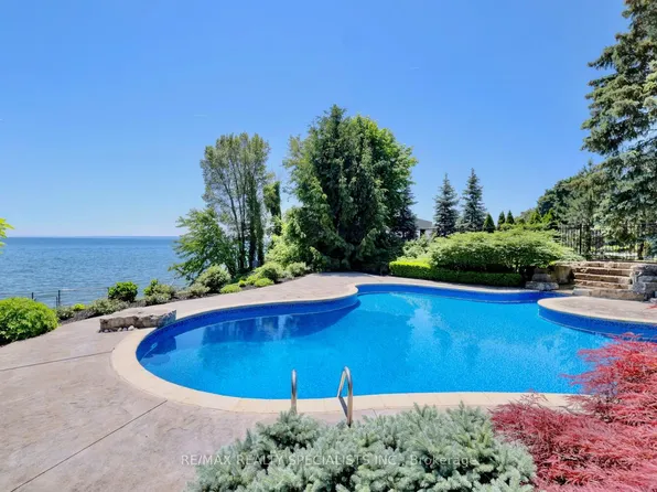 4038 Lakeshore Rd, Burlington, ON L7L 1A1