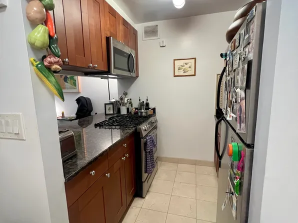 280 Rector Place image 4 of 13